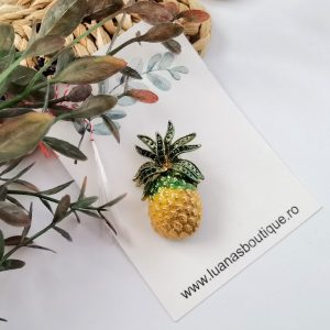 Alternative view of Martisor ananas