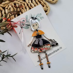 Alternative view of Martisor papusa gri